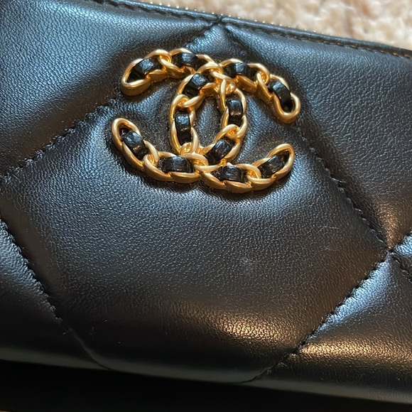 Chanel 19 zip coin purse wallet - Picture 2 of 8